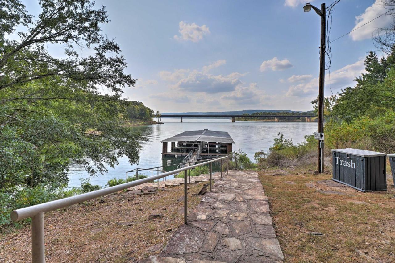 Lakefront Greers Ferry Cabin With Covered Boat Slip! Fairfield Bay 外观 照片