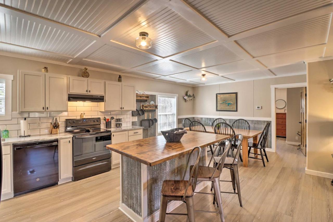 Lakefront Greers Ferry Cabin With Covered Boat Slip! Fairfield Bay 外观 照片