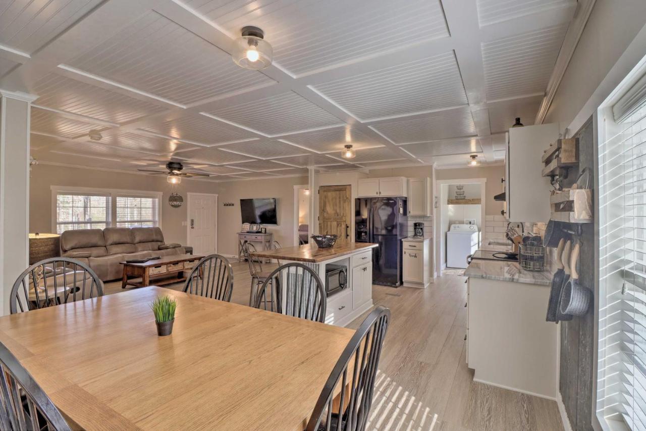 Lakefront Greers Ferry Cabin With Covered Boat Slip! Fairfield Bay 外观 照片