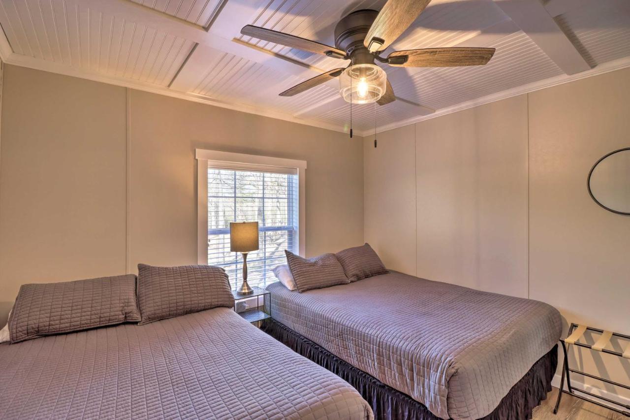 Lakefront Greers Ferry Cabin With Covered Boat Slip! Fairfield Bay 外观 照片